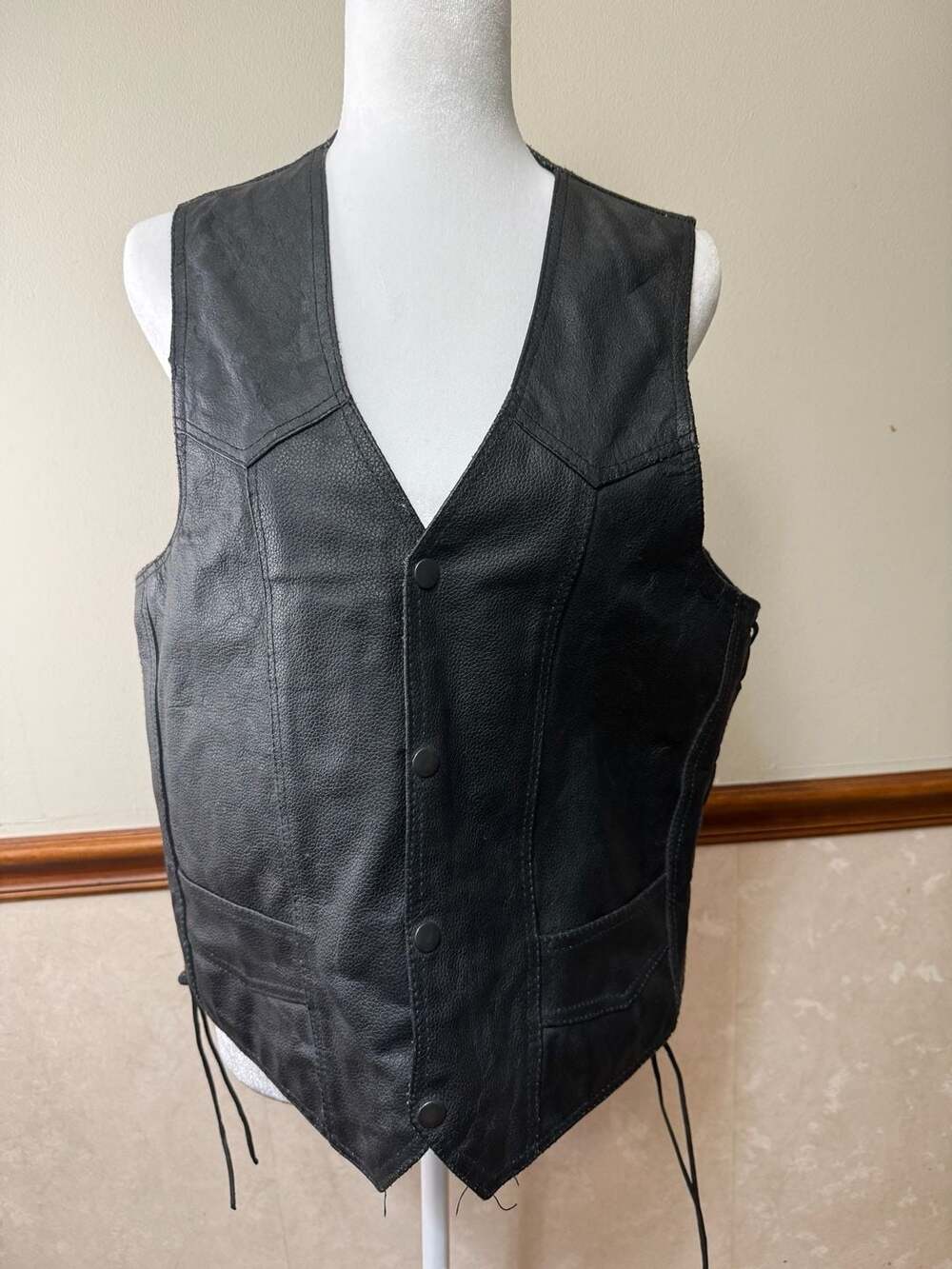 Dream Apparel Men's Black Leather Motorcycle Biker Vest Size 40